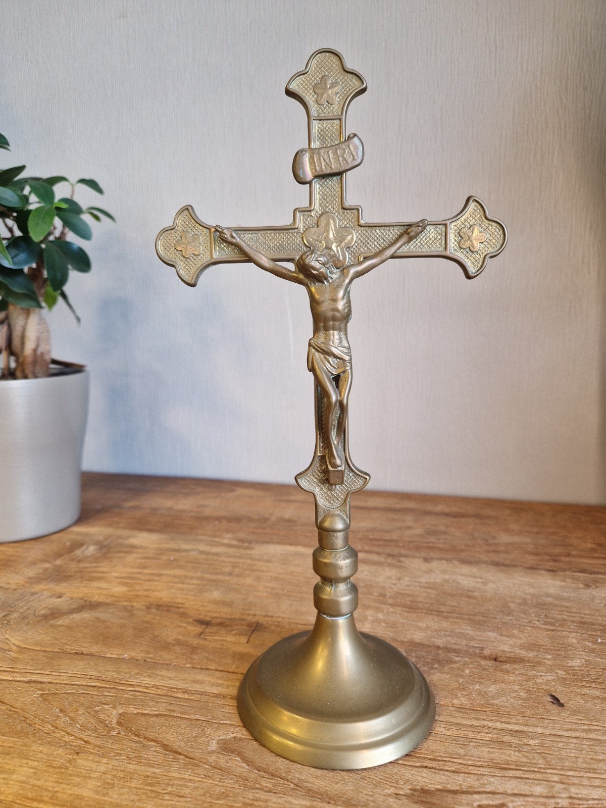 messing  koperen kruisbeeld met Christus, Ophalen of Verzenden