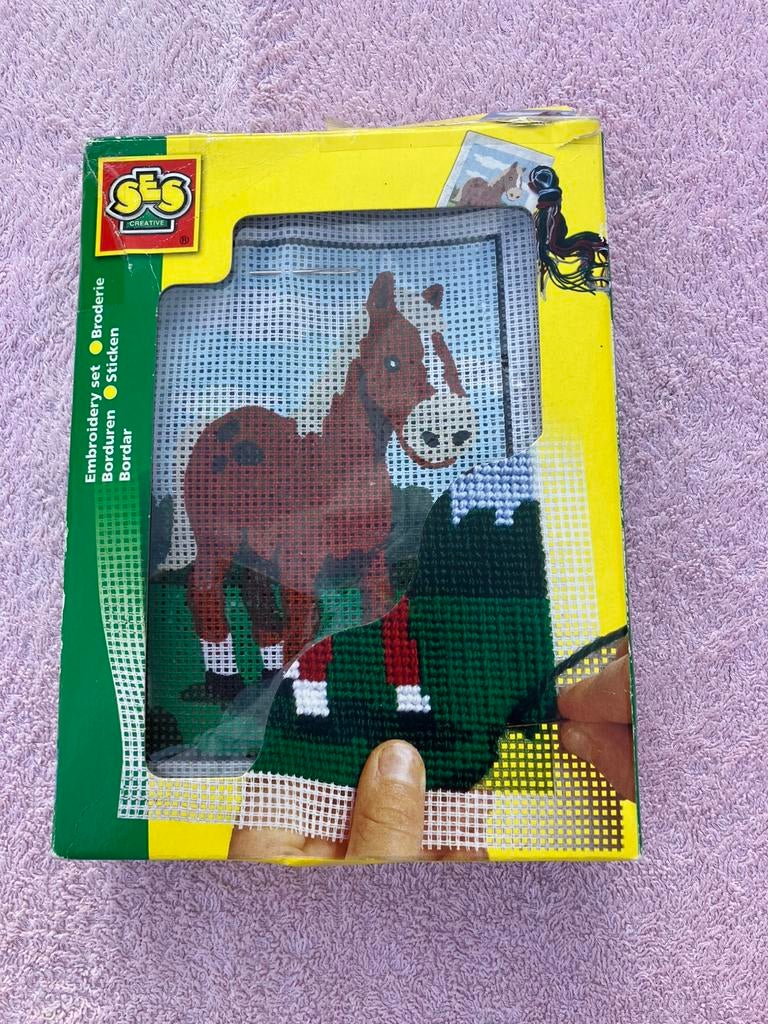 Set de broderie poney horse à partir de 5 ans, Enlèvement ou Envoi, Comme neuf