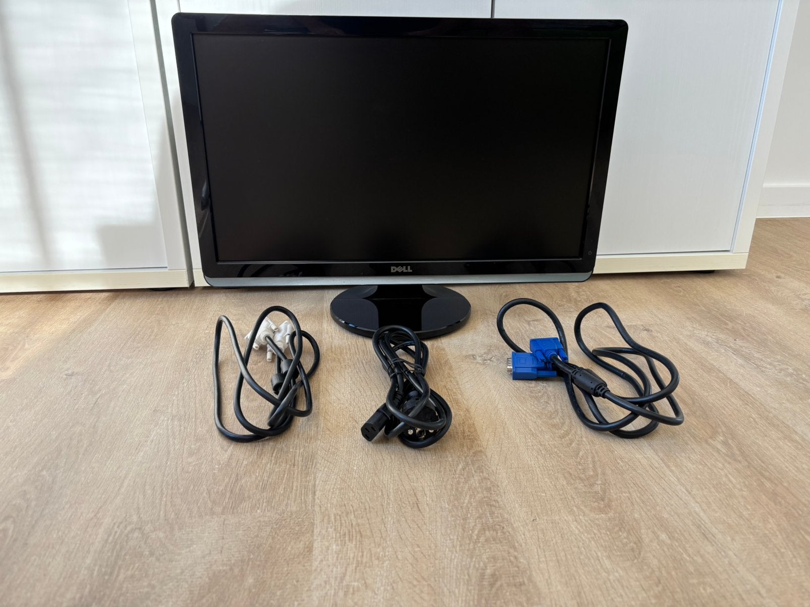 Dell 22 inch widescreen Full HD monitor (VGA en DVI) ST2220, Computers en Software, HD, Ophalen of Verzenden, Zo goed als nieuw