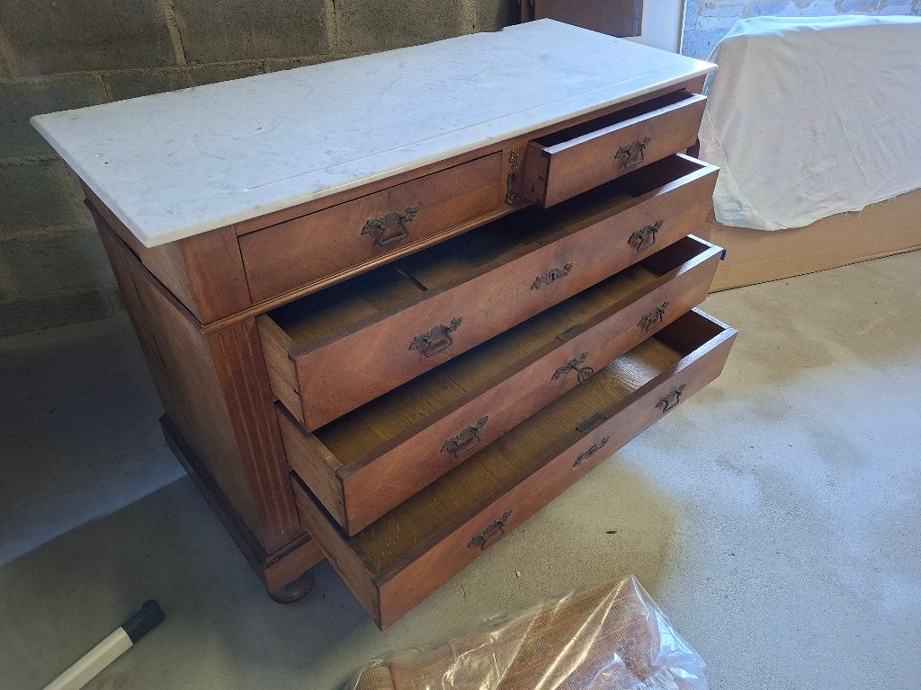 Antieke commode, Enlèvement