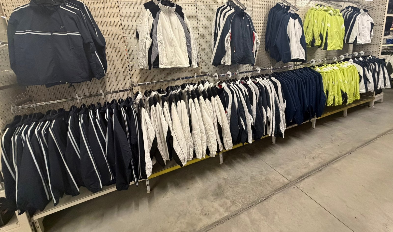 NIEUW partij training kleding 100stuks, Kleding | Heren, Ophalen, Overige kleuren, Nieuw, Overige maten