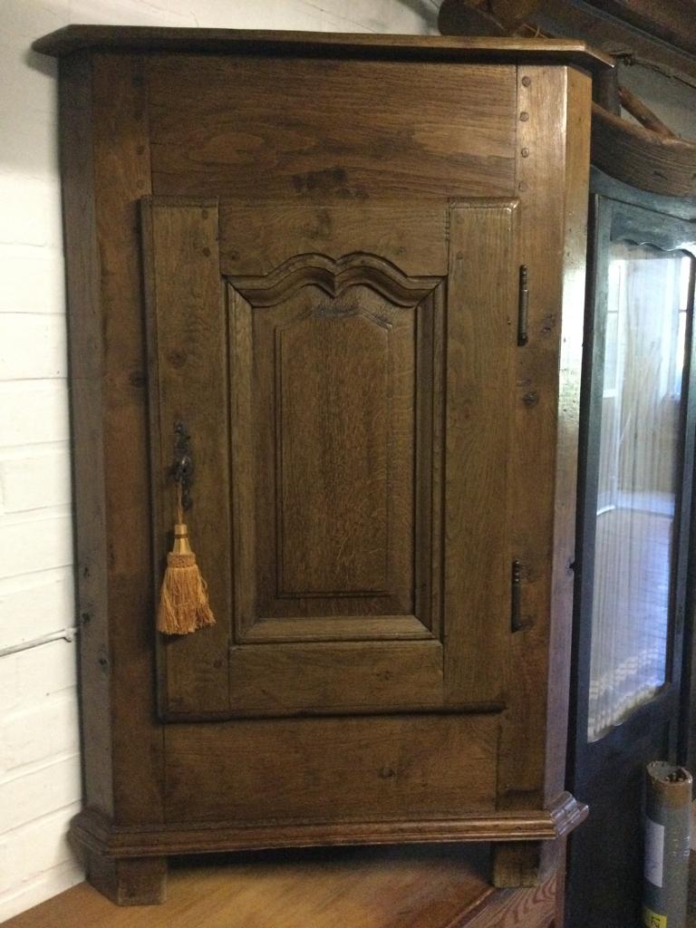 Ancien meuble de coin, Enlèvement