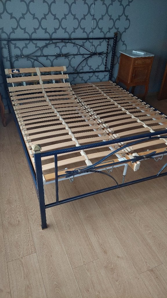 Prachtig ijzeren bed 2m x 1.6m incl twee lattenbodems, Huis en Inrichting, Slaapkamer | Bedden, Ophalen, Verstelbaar, Blauw, Tweepersoons