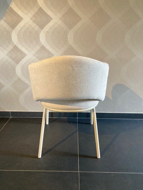 Maina stoel beige (4 stuks) stalen poten in beige afwerking, Huis en Inrichting, Stoelen, Zo goed als nieuw, Vier, Stof, Overige materialen