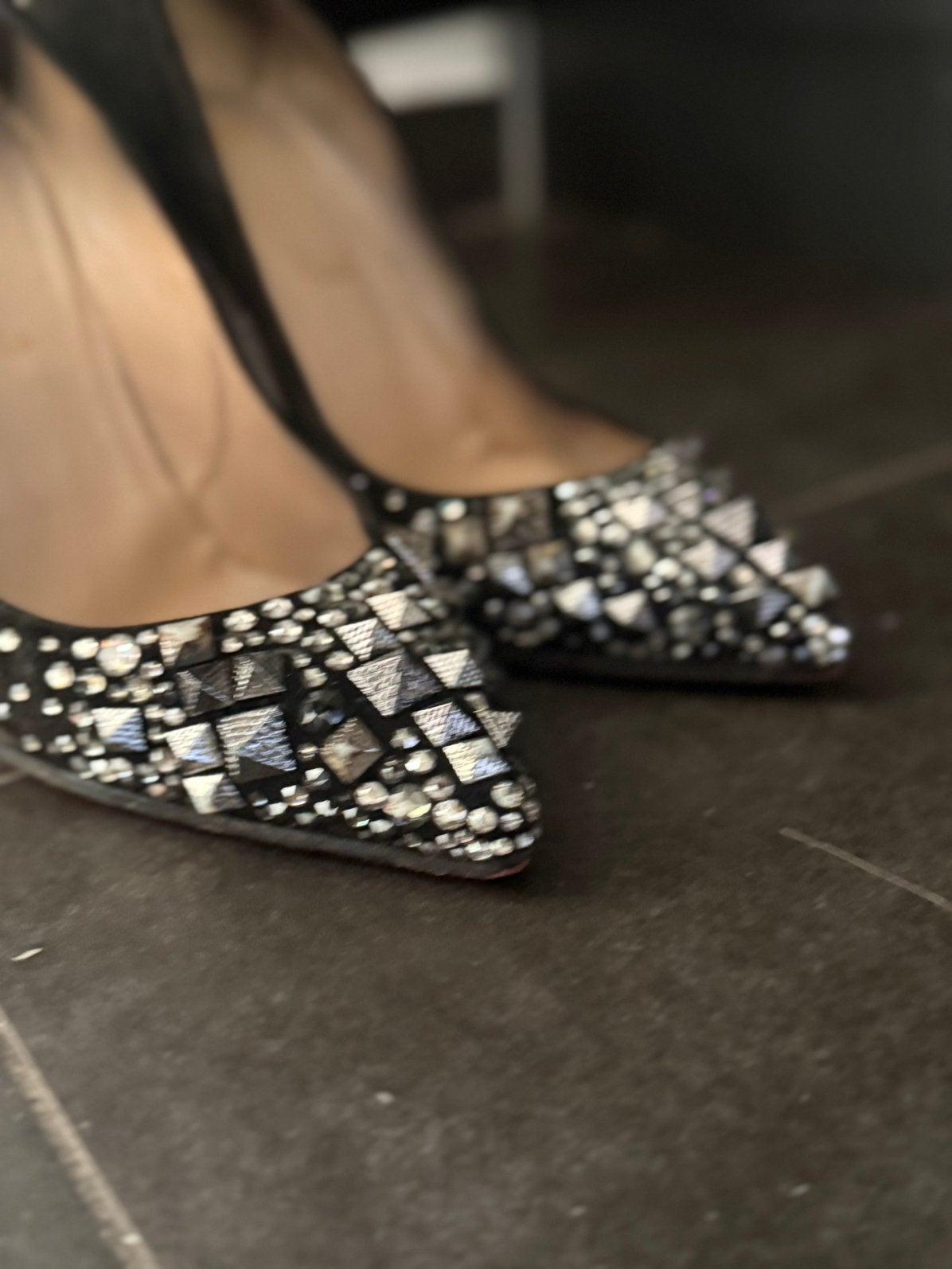 Te koop: stijlvolle Christian Louboutin pumps in zwart, Ophalen, Zo goed als nieuw, Zwart, Pumps