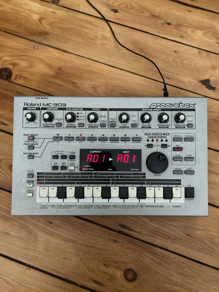 Roland MC-303, Muziek en Instrumenten, Soundmodules, Ophalen, Zo goed als nieuw, Roland