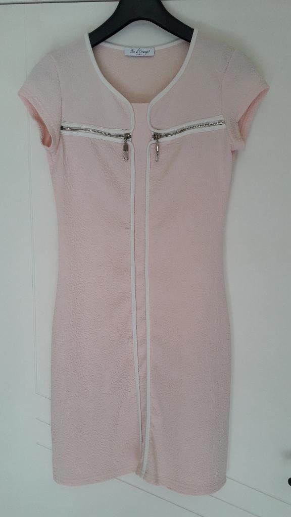 Nieuwe jurk , maat 34., Kleding | Dames, Nieuw, Ophalen of Verzenden, Roze, Onder de knie