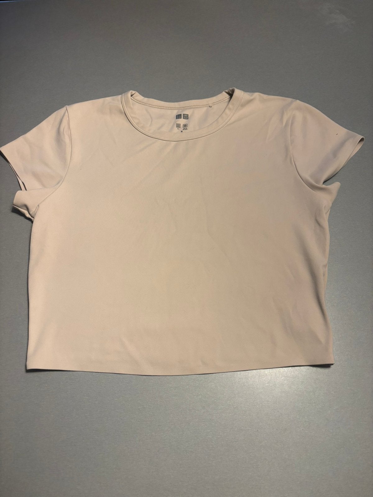T-shirt beige de la marque UNIQLO AIRism M, Enlèvement ou Envoi, Comme neuf, Beige
