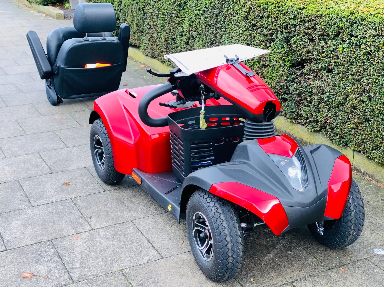 ALS NIEUWSTD Scootmobiel 4W Rode luxueuze Invalide scooter, Diversen, Ophalen of Verzenden, Inklapbaar, Zo goed als nieuw, Elektrische rolstoel