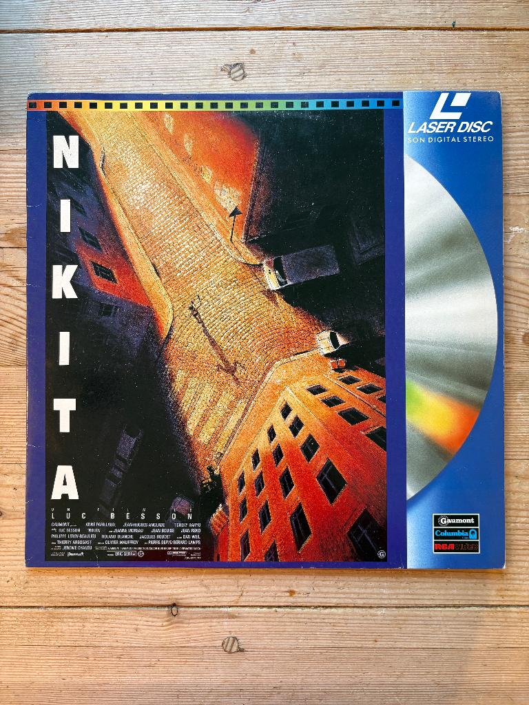 LaserDisc — Nikita — Luc Besson — PAL, Verzamelen, Film en Tv, Zo goed als nieuw, Film, Ophalen of Verzenden