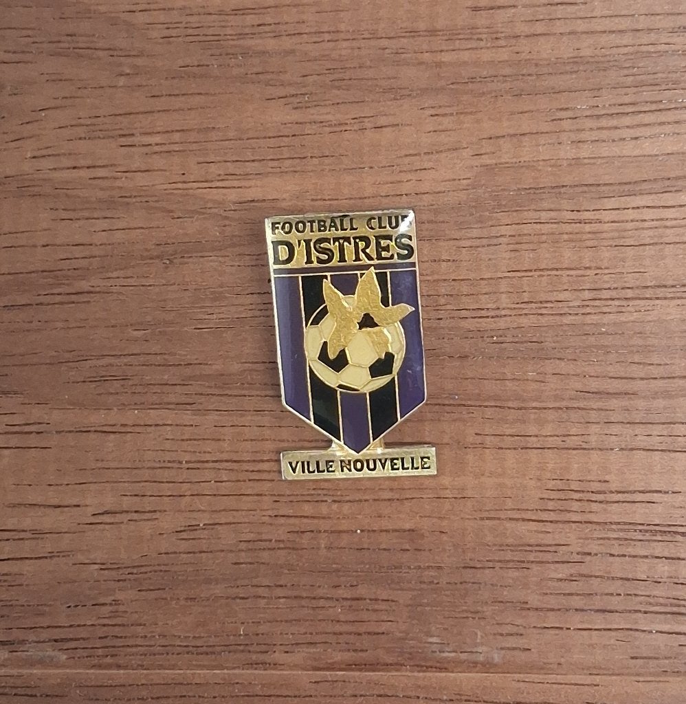 PIN - FOOTBALL CLUB D'ISTRES - ISTRES - VOETBAL, Collections, Envoi, Utilisé, Sport, Insigne ou Pin's