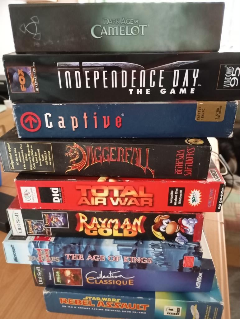 Lot 10 jeux pc bigbox, Enlèvement
