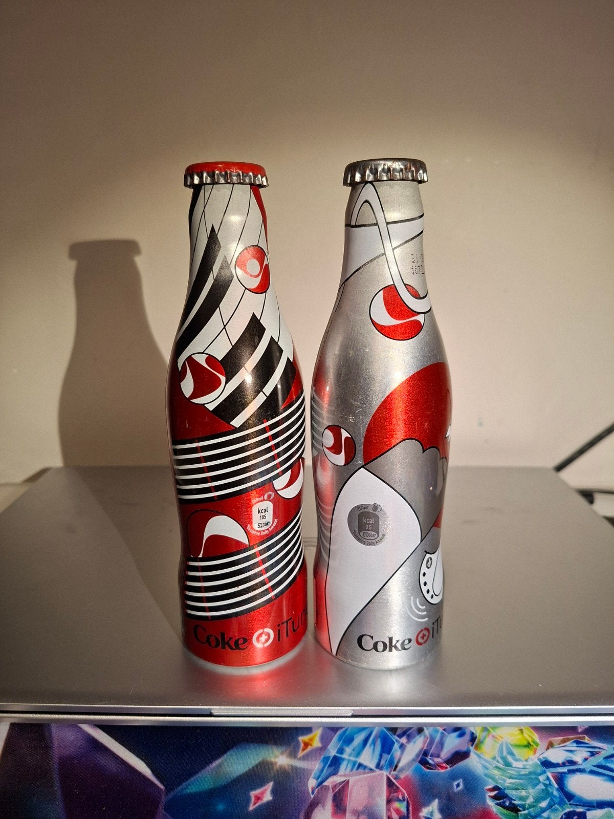 Coca-Cola iTunes Limited Edition Flessen (2 stuks), Verzamelen, Merken en Reclamevoorwerpen, Ophalen, Nieuw, Verpakking