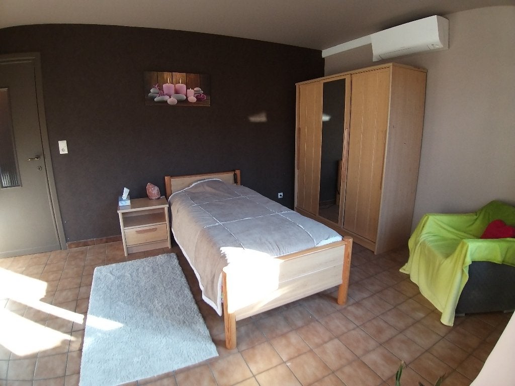chambre simple (+ sommier à lattes ajustable + placard), 90 cm, Beige, Une personne, Enlèvement