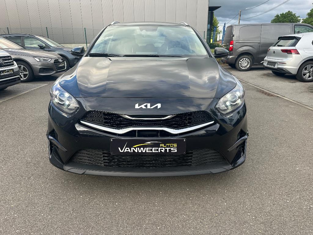 Kia Ceed SW benzine, 2023 CARPLAY/ CAMERA, Auto's, Kia, Stof, Euro 6, Navigatiesysteem, Zwart