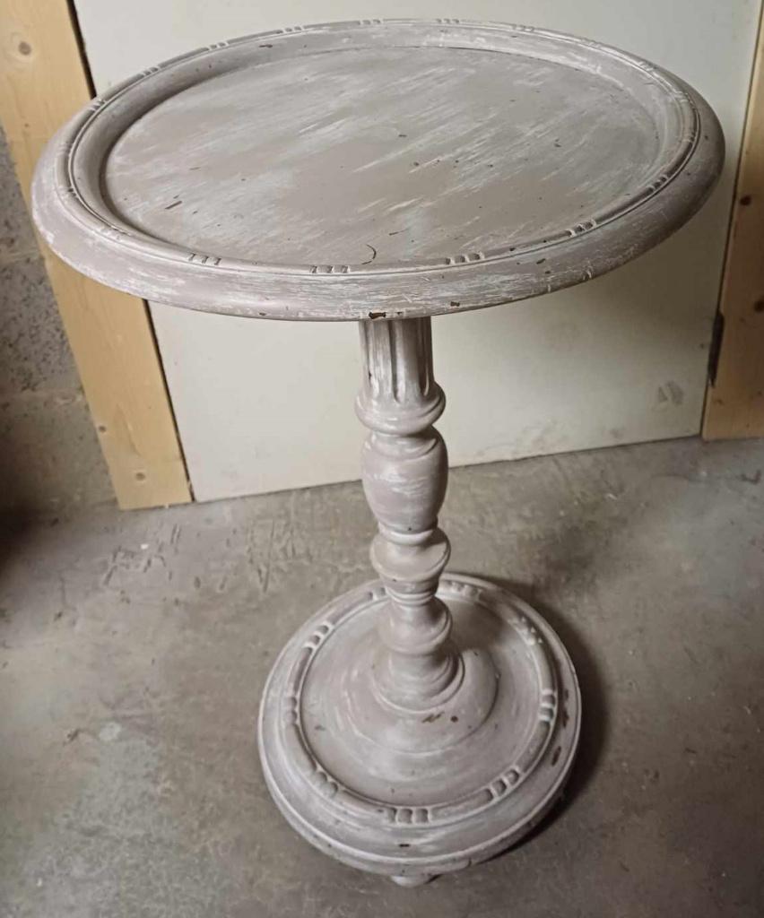 Guéridon en bois – 70 cm de haut, plateau 47 cm, Ophalen