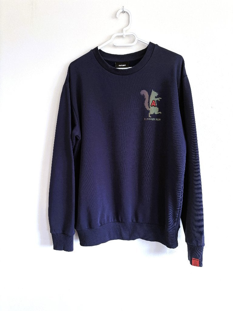 Antwrp Heren Sweater – Marineblauw  “Run Baby Run” Detail  L, Kleding | Heren, Maat 52/54 (L), Zo goed als nieuw, Antwrp, Verzenden