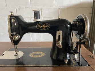 Machine à coudre vintage 'Mayfair', Antiquités & Art, Antiquités | Machines à coudre, Enlèvement