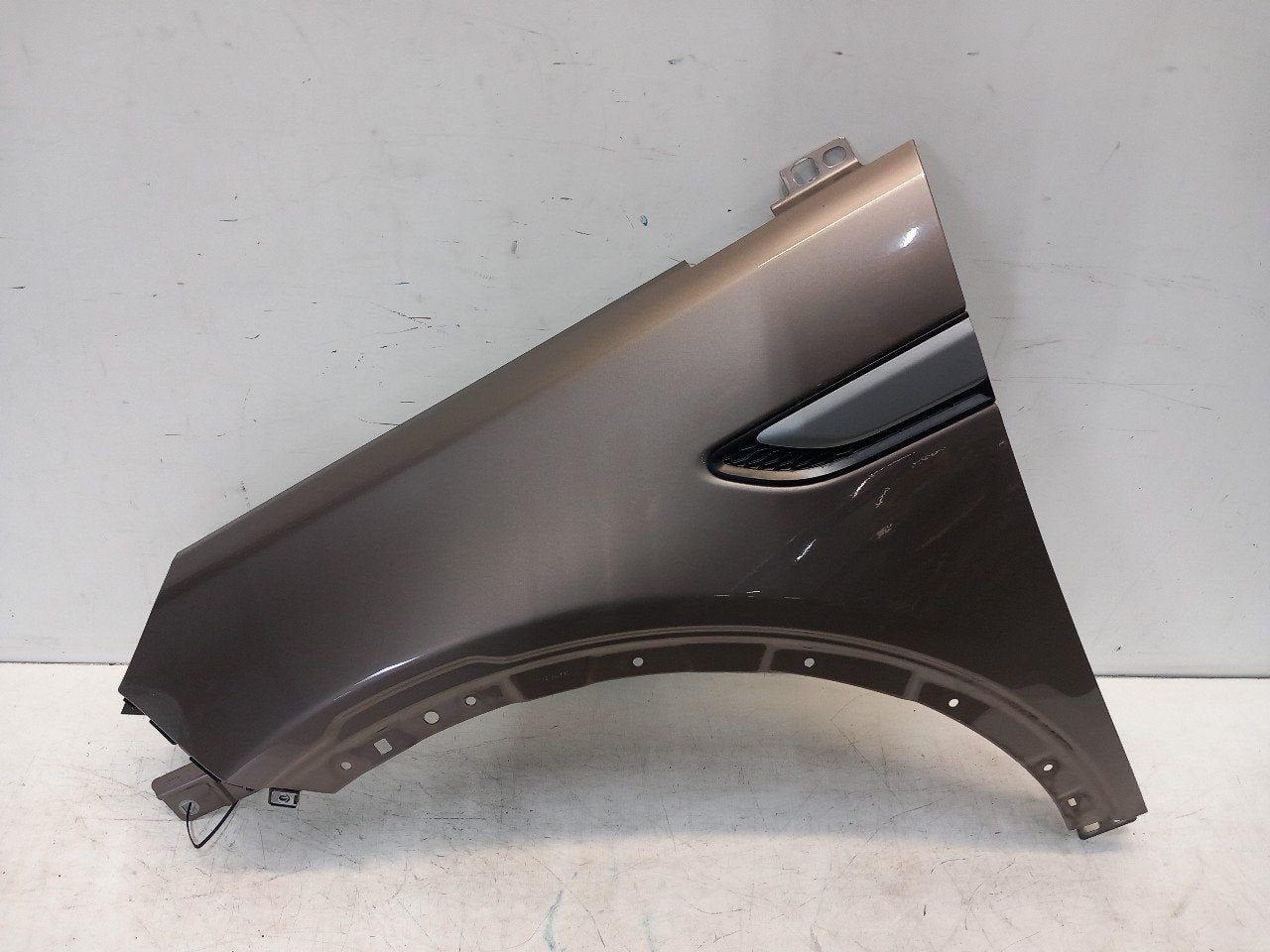 Spatbord links voor Land Rover Discovery, Auto-onderdelen, Onderdelen@venauto.nl, Van der Ven Autorecycling B.V., Ettenseweg 76, 4706 PB Roosendaal, The Netherlands