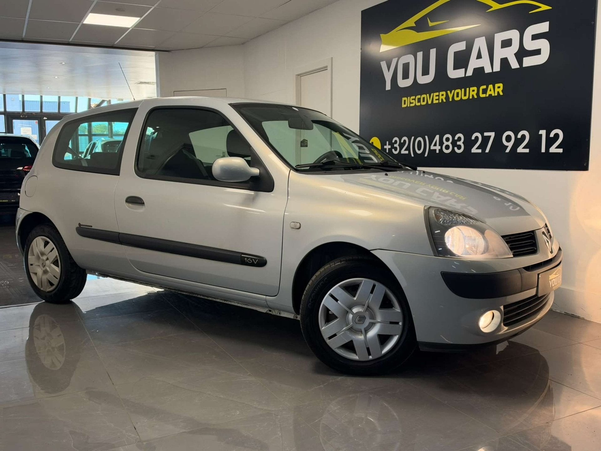 Renault Clio 1.2i 16v Community Met keuring, Autos, https://public.car-pass.be/vhr/2a25bab6-1bbe-4ac7-83c7-01fb5e06b8fa, Argent ou Gris