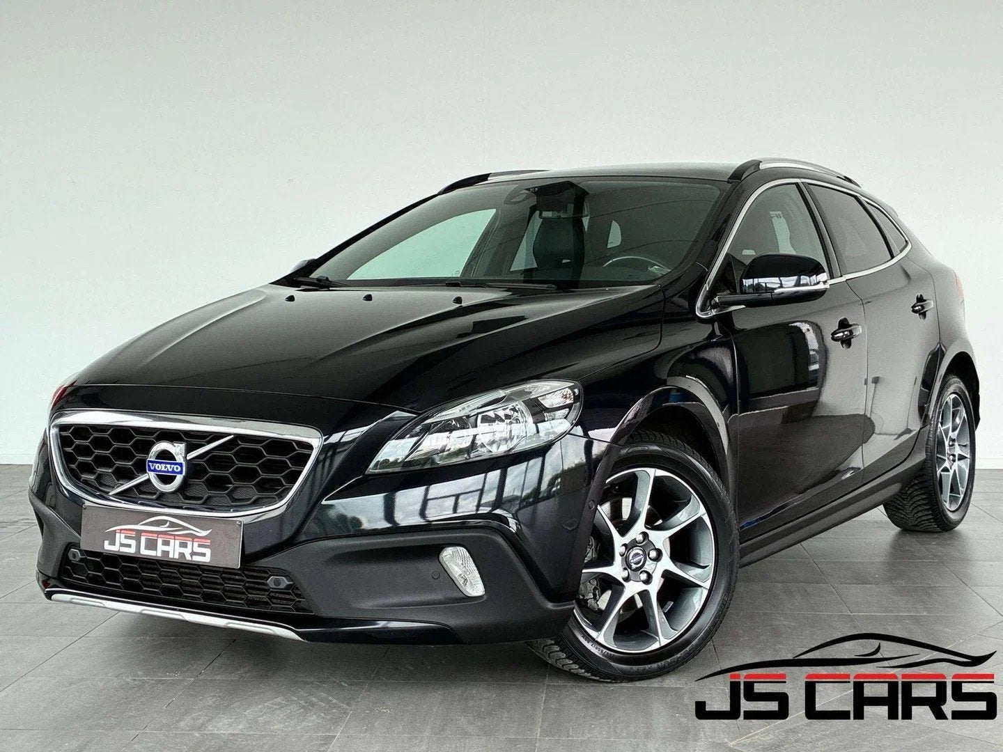 Volvo V40 Cross Country 1.6 D2 BOITE AUTO-1ERPRO-GPS-CUIR-TO, Autos, Cuir, Euro 5, Entreprise, Noir