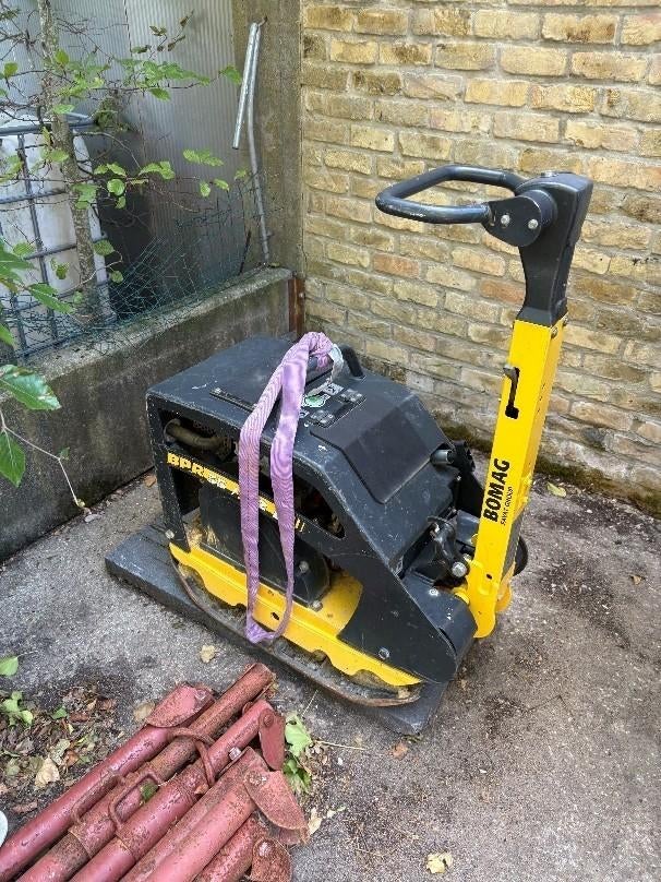 Trilplaat Bomag, Enlèvement