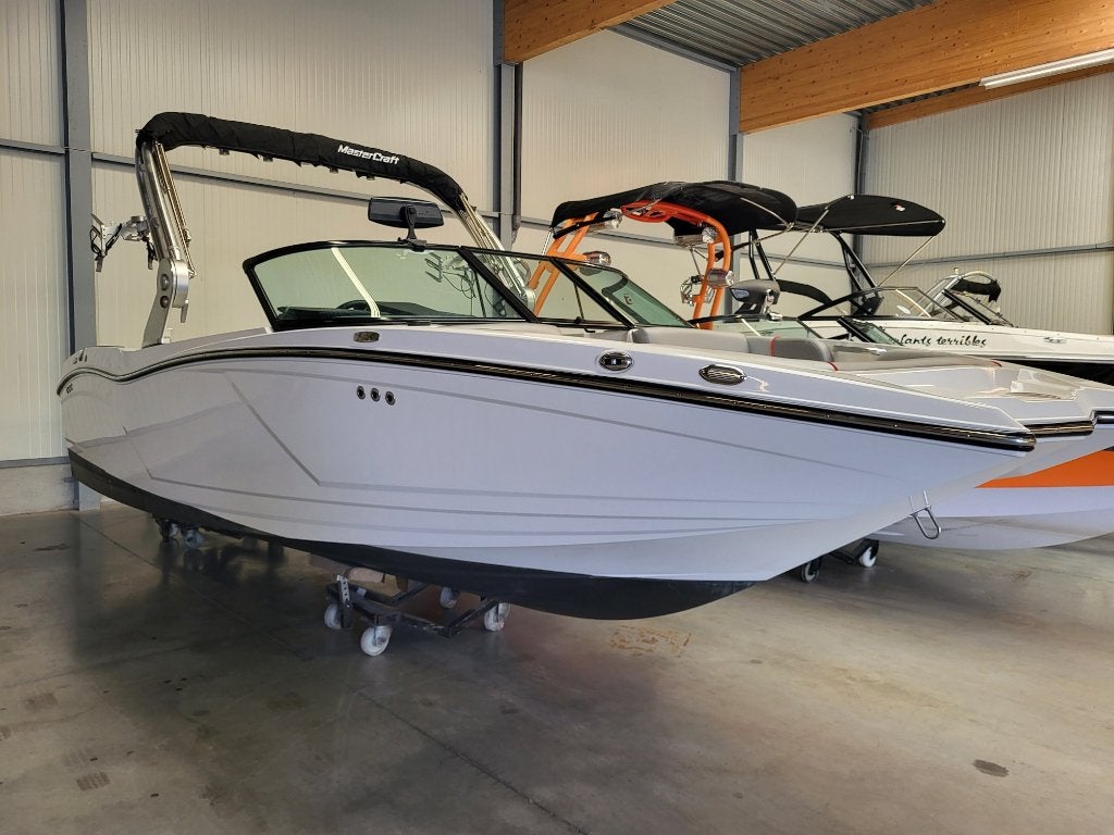 Mastercraft NXT 22, Enlèvement, Utilisé, Polyester, Essence