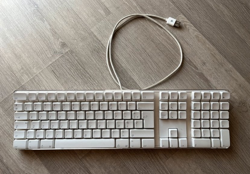Clavier Apple/MAC  USB filaire AZERTY Modèle A1048, Informatique & Logiciels, Azerty, Enlèvement, Touches multimédia, Apple
