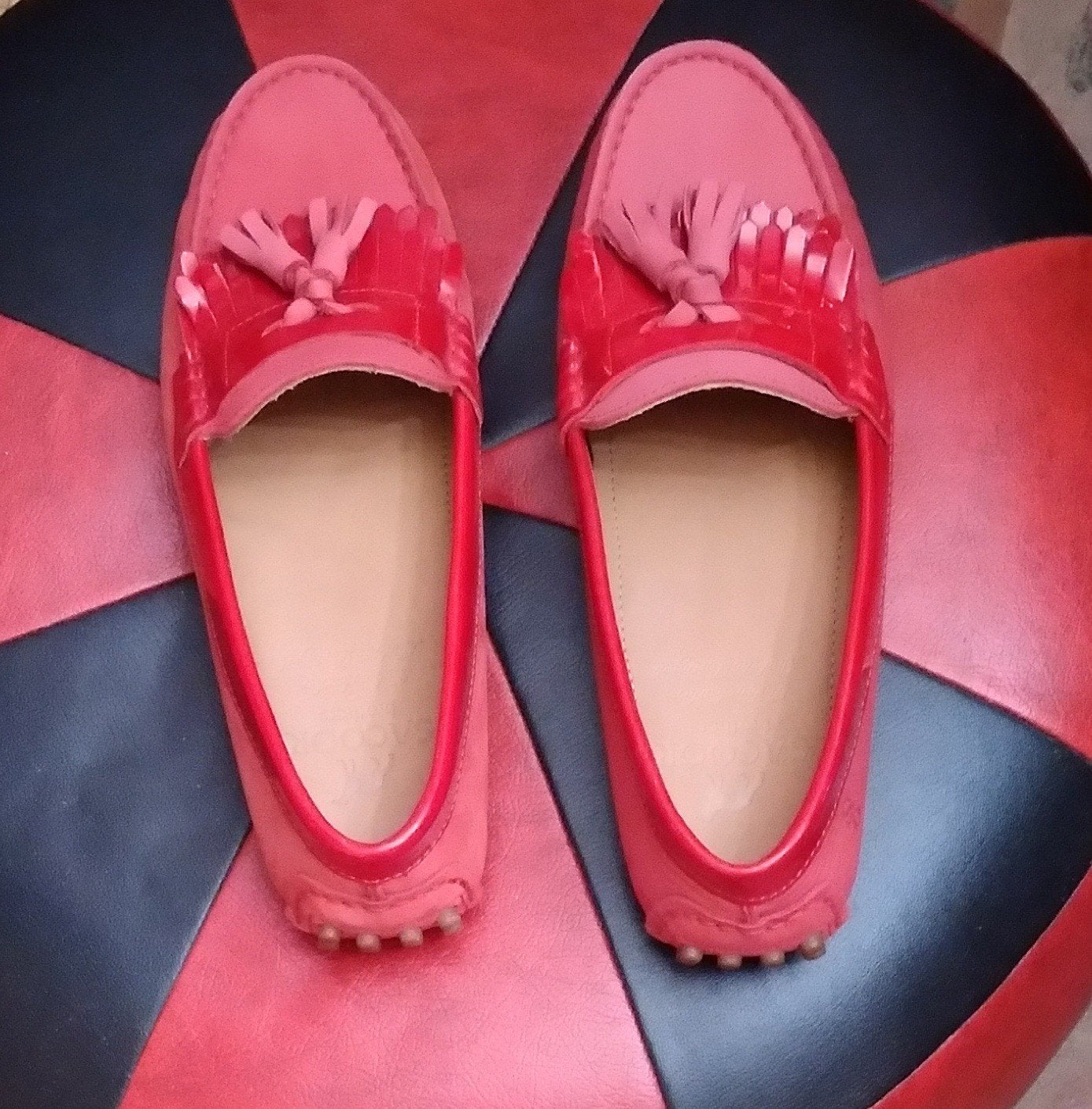Mocassins "Sacoor" pour femme en daim et cuir verni rouge., Enlèvement, Neuf, Rouge