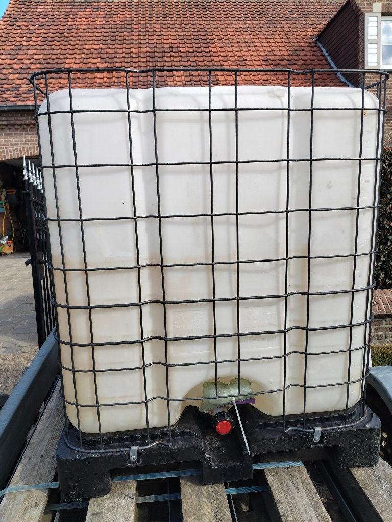 IBC vat 1000 met kraantje, Tuin en Terras, Regentonnen, 150 liter of meer, Ophalen, Gebruikt, Met kraantje