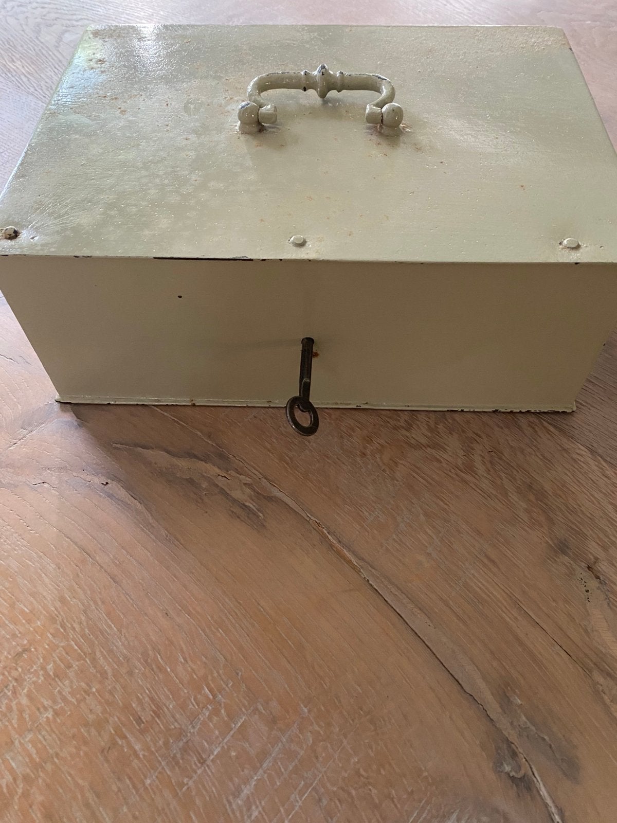 Zeer oude geldkoffer met sleutel., Ophalen, Minder dan 50 cm, Gebruikt, Minder dan 50 cm