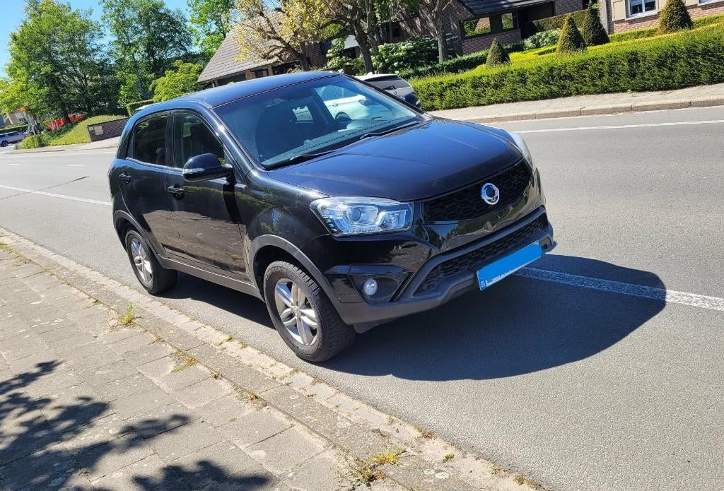 Ssangyong Korando 2.0i Benzine 2WD Euro6b/Gekeurd+Carpass, Autos, SsangYong, Achat, Boîte manuelle, Noir, Particulier