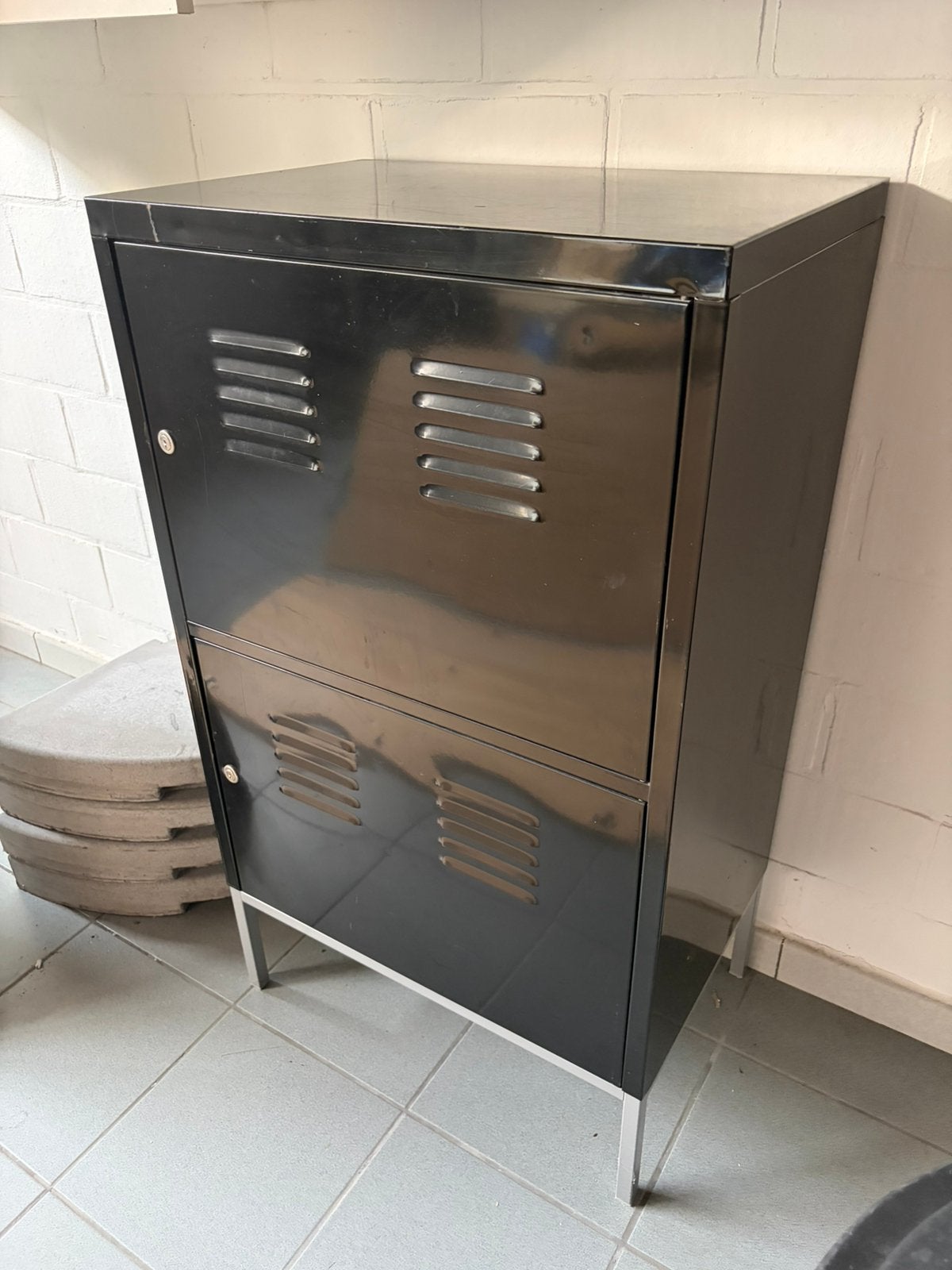 Zwarte metalen locker kast van Ikea, Huis en Inrichting, Ophalen, Gebruikt