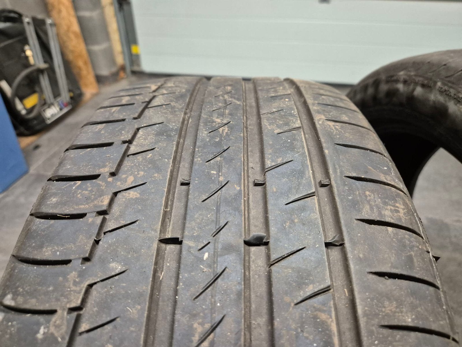 2 pneus 235/50/R19, Autos : Pièces & Accessoires, Pneus & Jantes, Enlèvement, Pneu(s)