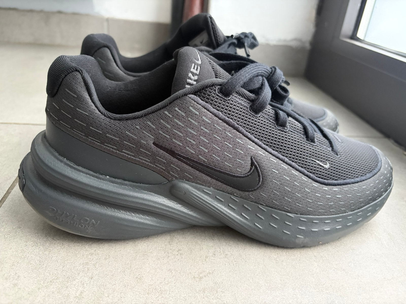 Chaussures Nike noires, Enlèvement ou Envoi, Comme neuf, Nike