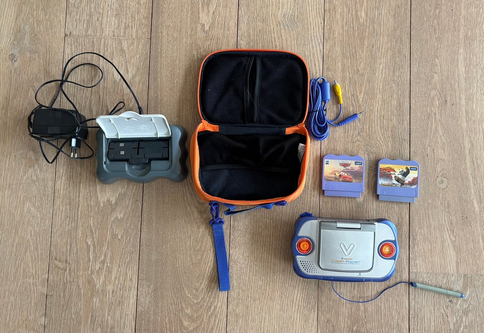 VTech V.Smile Cyber Pocket + 2 jeux + sacoche + accessoires, Enlèvement ou Envoi, Utilisé
