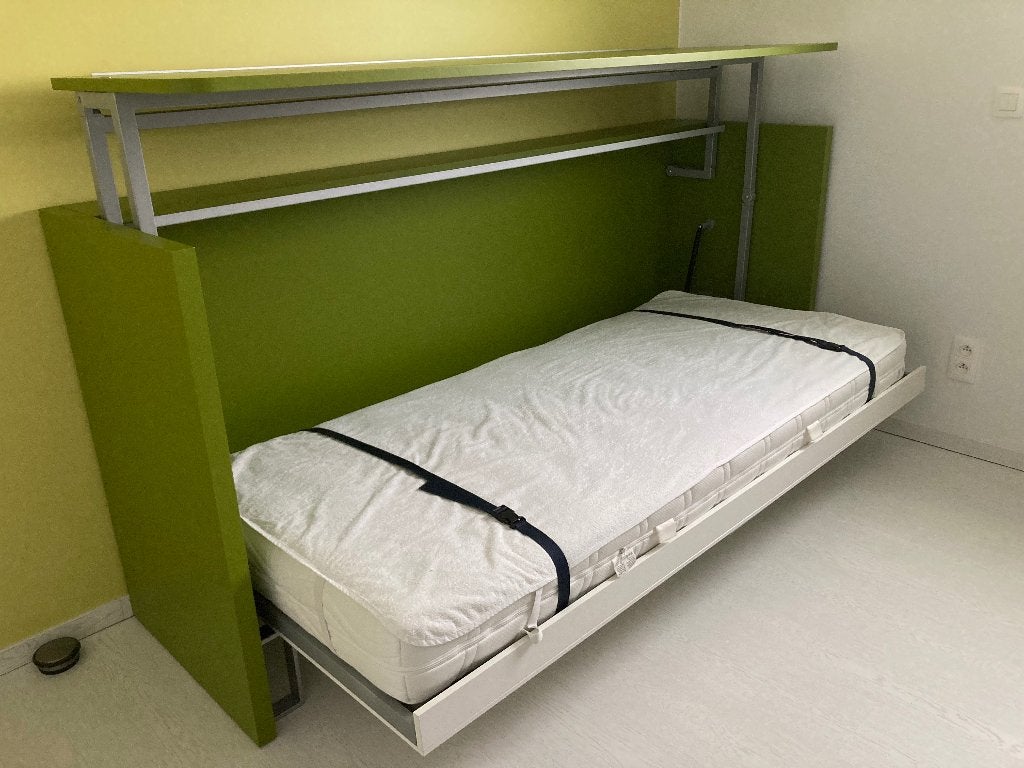 Ruimtebesparend bed inclusief bureau, voor op kot of logies, Huis en Inrichting, Slaapkamer | Bedden, Ophalen, Overige materialen