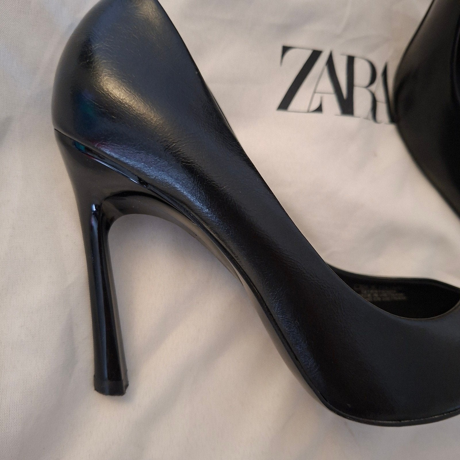 zwarte hakken van Zara nieuw maat 39, Kleding | Dames, Nieuw, Ophalen of Verzenden, Zara, Zwart