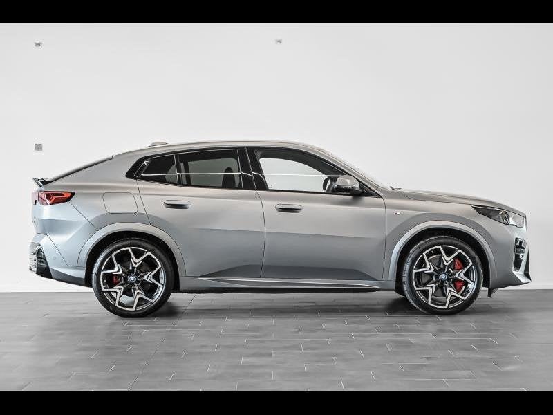 BMW iX2 xDrive30/M-Sport Pro/Frozen Pure Grey, Argent ou Gris, Entreprise, Noir, 5 portes