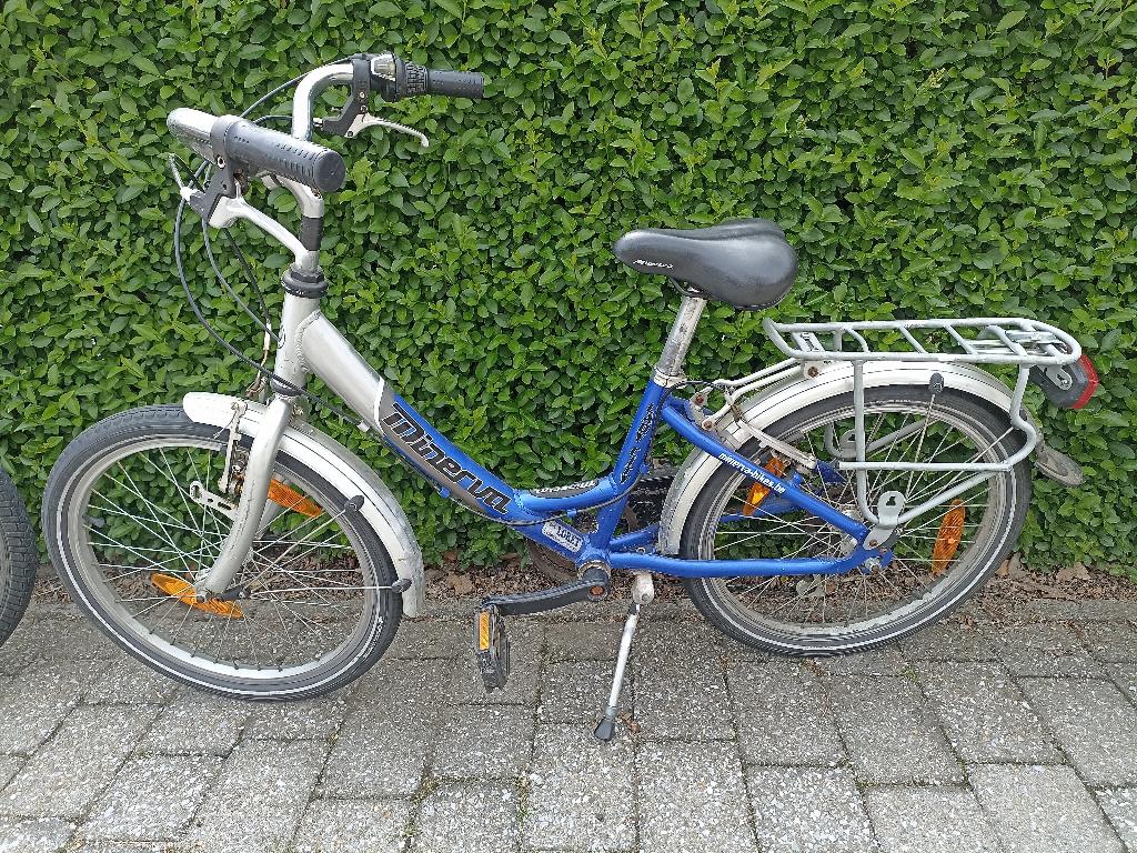 Blauwe kinderfiets, Ophalen