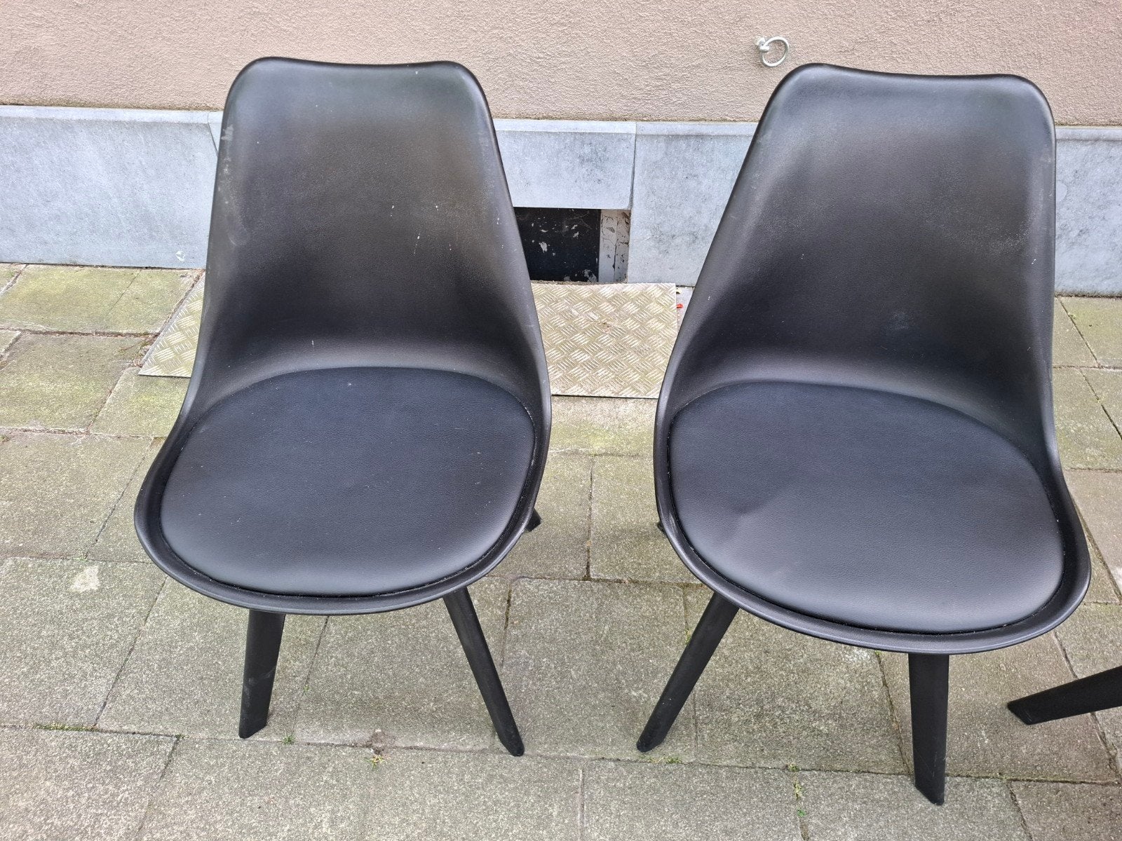4 stoelen in gebruikte staat, Huis en Inrichting, Stoelen, Ophalen, Gebruikt, Zwart, Kunststof