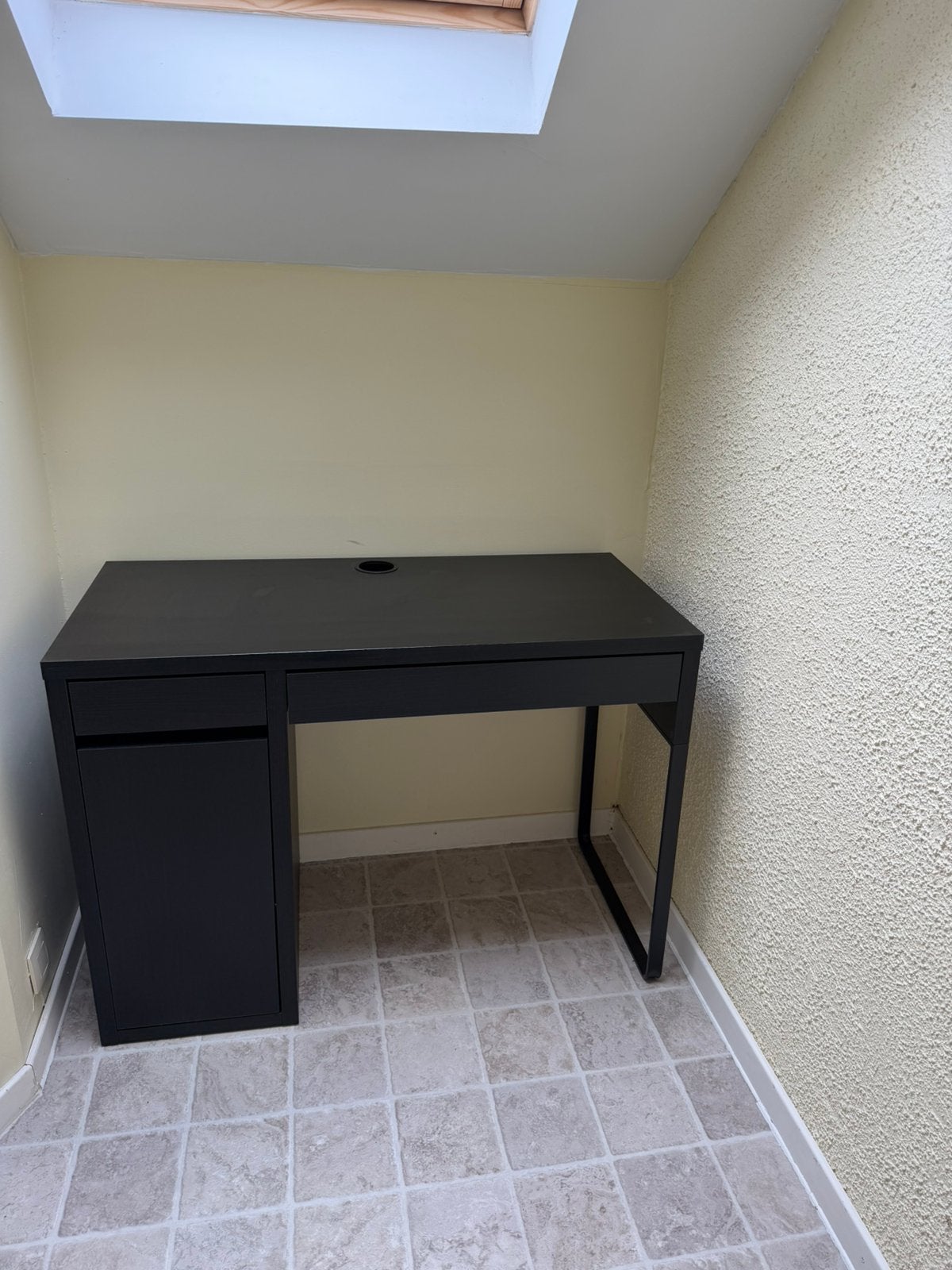 Bureau IKEA MICKE brun-noir – NEUF JAMAIS UTILISÉ, Maison & Meubles, Bureaux, Comme neuf, Enlèvement, Brun, IKEA