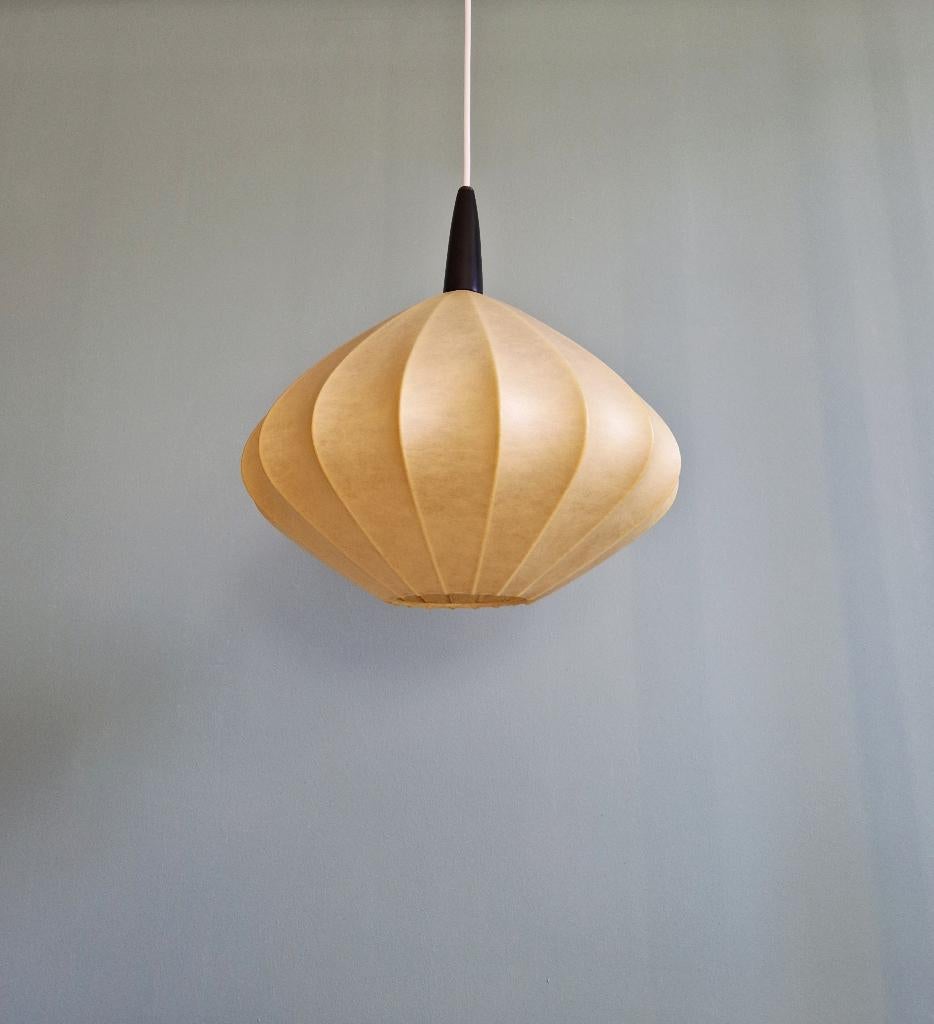 Suspension Cocoon en forme d'oignon, années 1960, Enlèvement ou Envoi