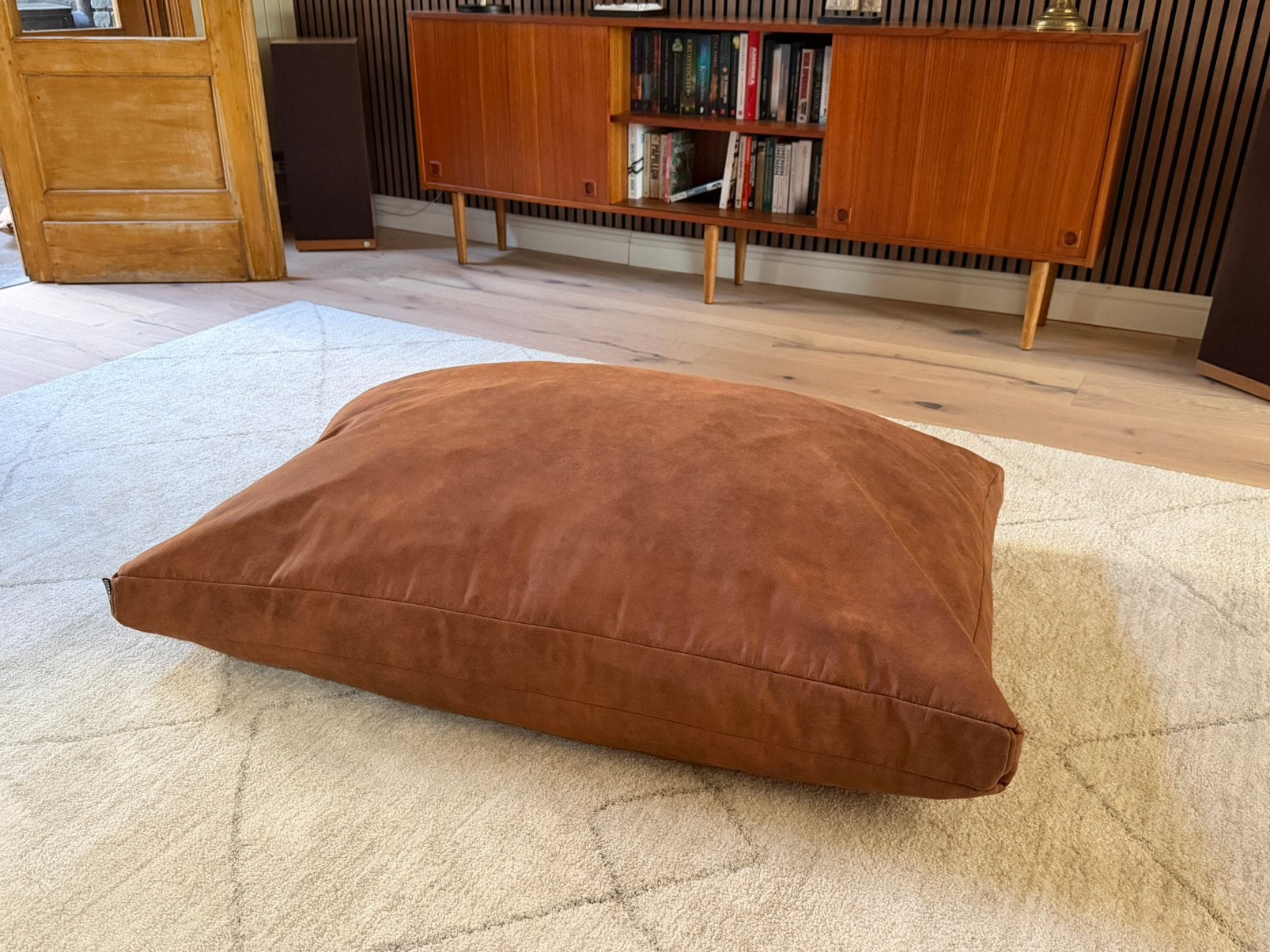 Maxxnobel hondenkussen cognac lederlook, Dieren en Toebehoren, Hondenmanden, Ophalen, Nieuw