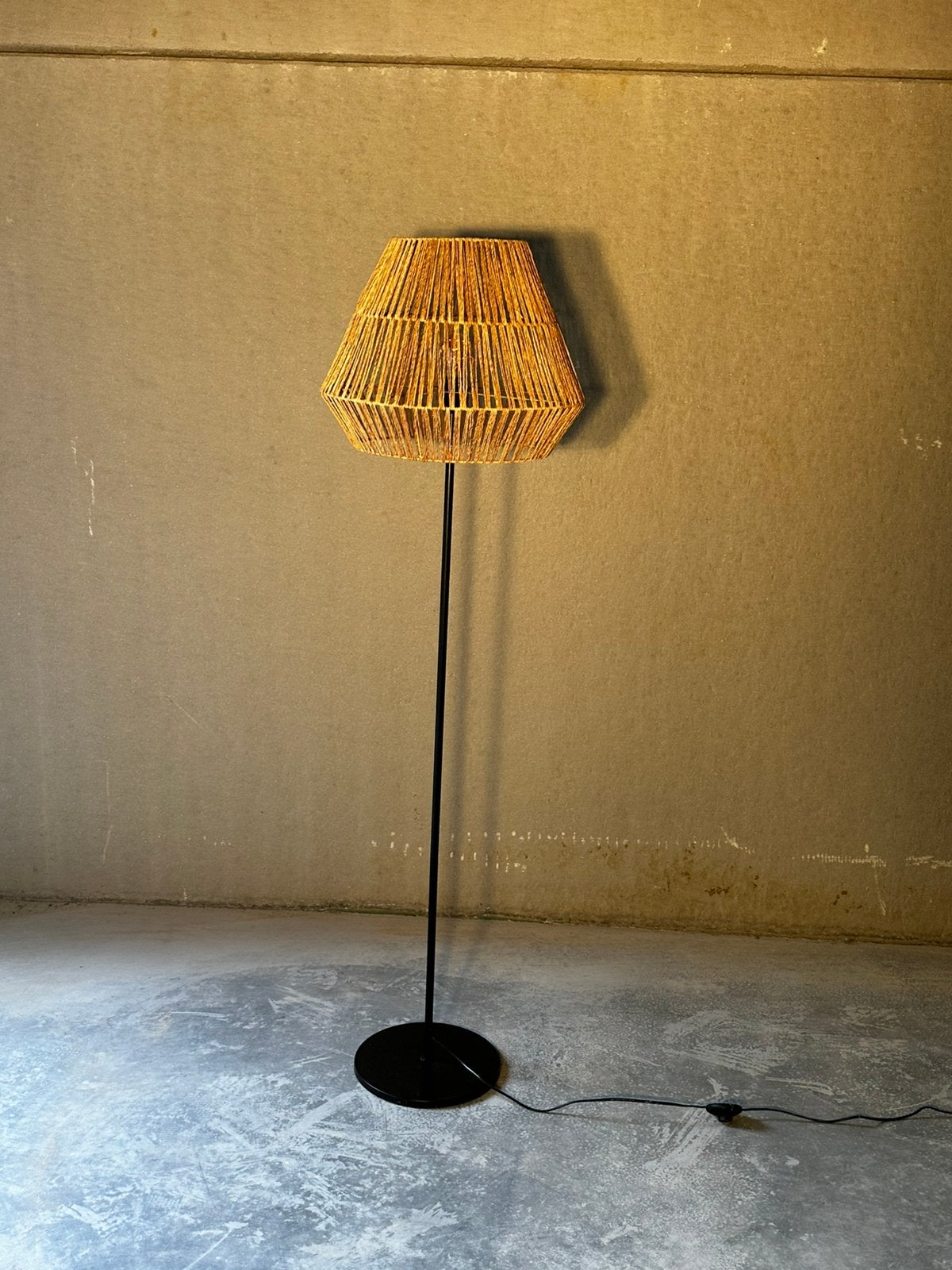 Lampadaire maison du monde, Maison & Meubles, Enlèvement, Comme neuf, Lampadaire