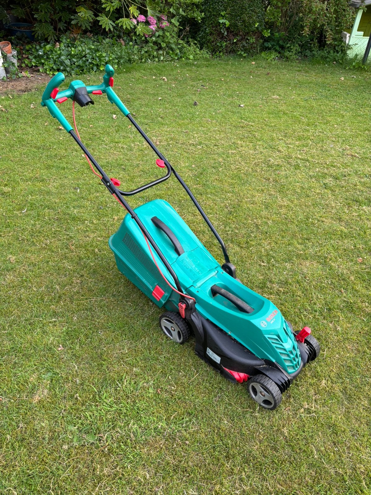 Bosch ARM 37 Elektrische grasmaaier, Tuin en Terras, Grasmaaiers, Ophalen, Cirkelmaaier, Gebruikt, Elektrische grasmaaier