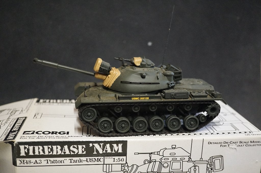 Corgi Firebase Patton M48 tank - Vietnam - 1/50, Ophalen of Verzenden, Zo goed als nieuw, Corgi