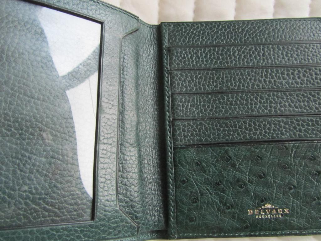 DELVAUX Portefeuille Autruche vert anglais siglé, Envoi, Vert