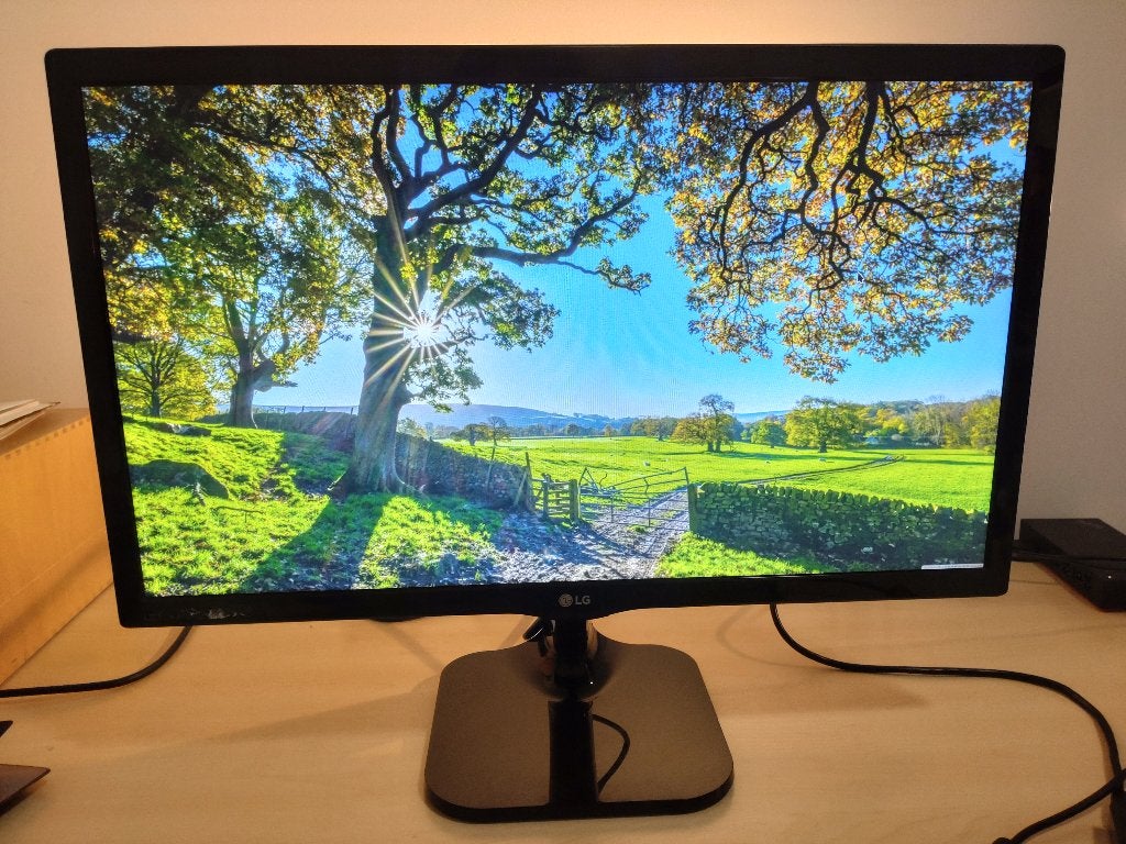 LG computerscherm 24 inch, Computers en Software, Ophalen, DVI, Gebruikt, In hoogte verstelbaar