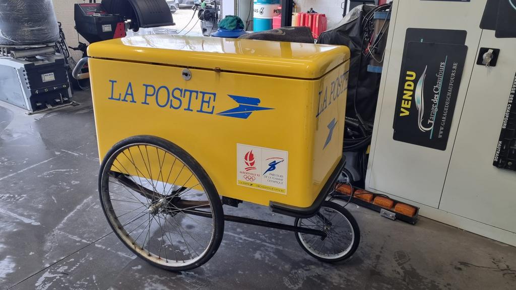 Ancien chariot de la poste française, Ophalen